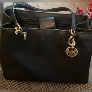 Women Michael Kors Purse. Black